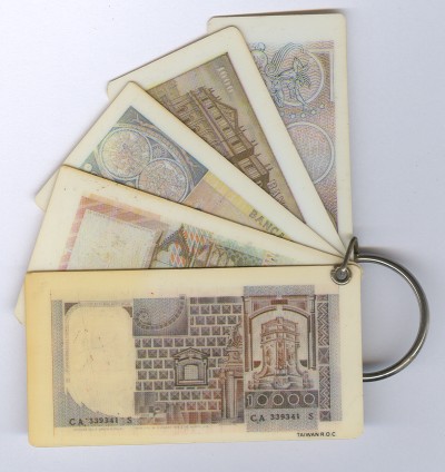 Italy Bills Key Chain